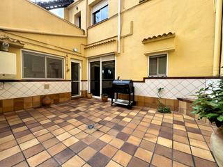Casa  Calle de francesc layret. Vive en la creu alta! casa de 163m2 con patio, parking y eficien