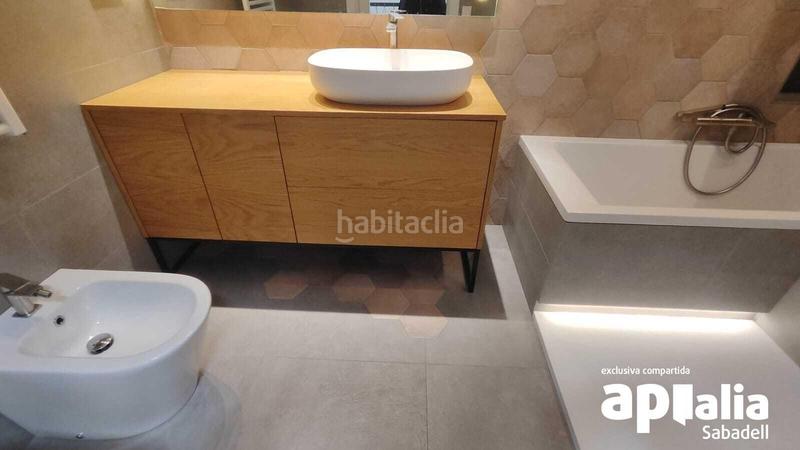 Foto 4f4b9ce1-2ba7-4b60-86c4-5363285bf7eb. Casa amb calefacció piscina a Gràcia Sabadell