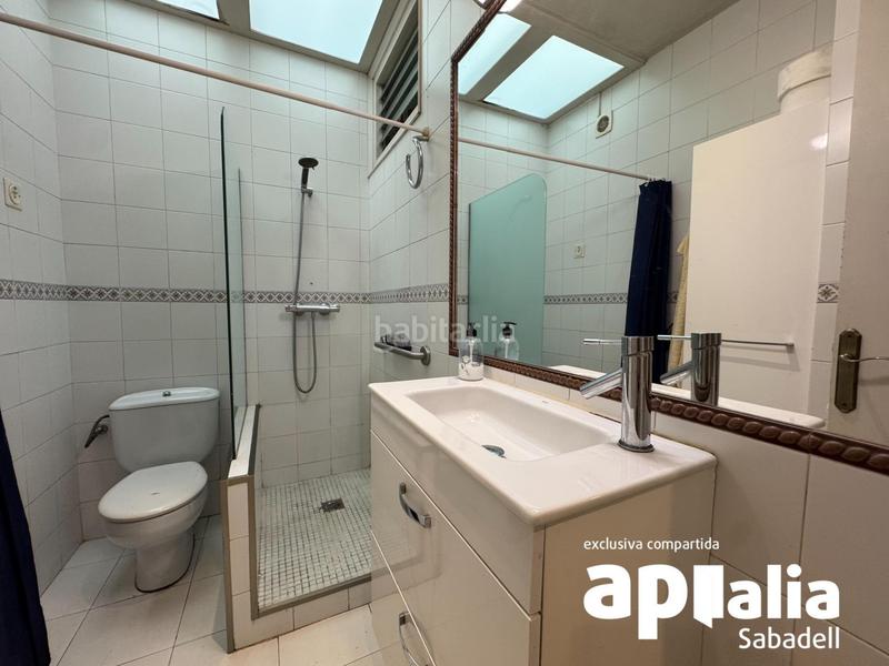 Foto bdd62bb2-fc84-47ce-85b9-1577a9d67375. Casa a schiera con riscaldamento in Gràcia Sabadell