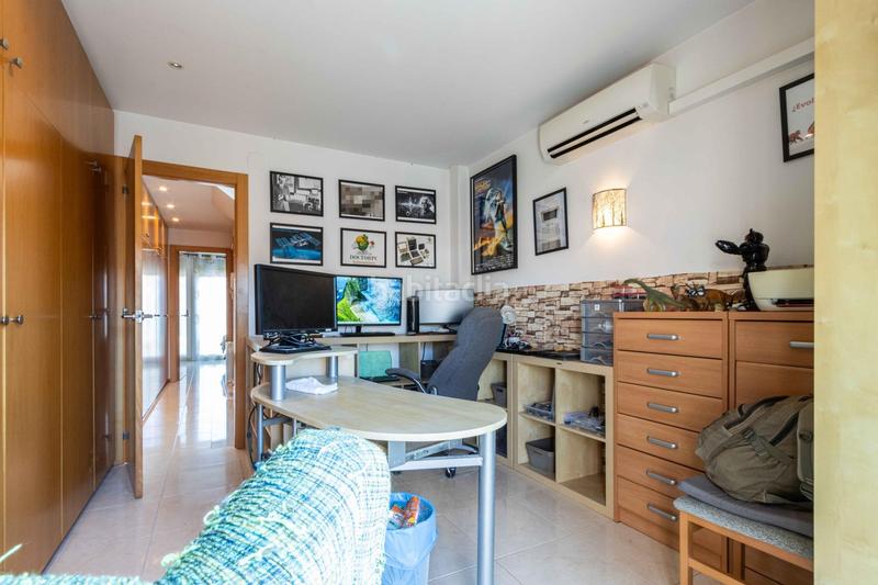 Foto 48422a89-b167-4fe6-b41c-a37f9308b735. Semi detached house with heating parking in La Romànica Barberà del Vallès