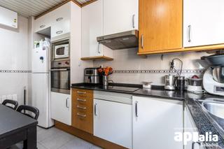 Piso en Campoamor. Piso con piscina comunitaria, plaza de parquing y trastero