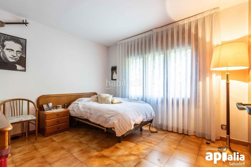 Foto 4a6be4e3-edd8-4a19-aedf-7d7843e5df3b. Casa amb calefacció aparcament piscina a Airesol Castellar del Vallès