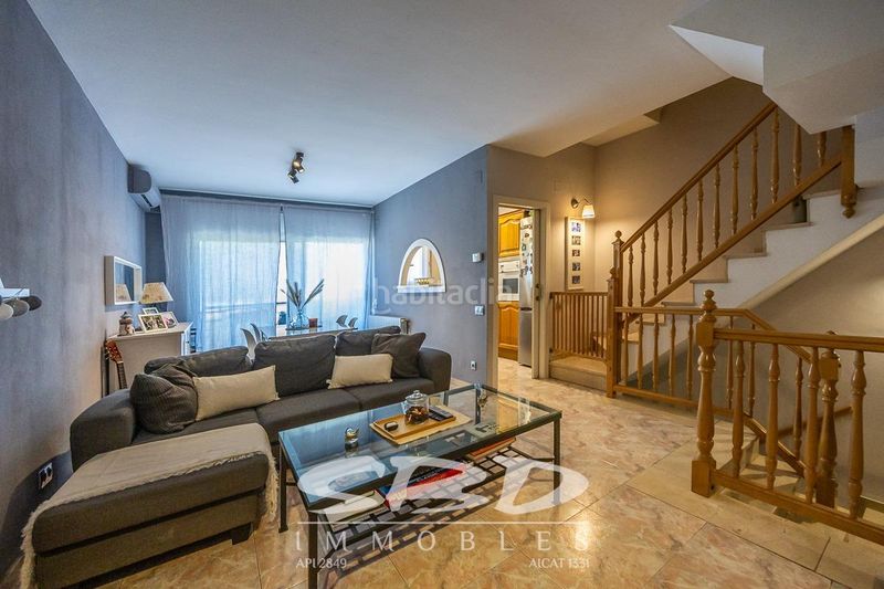 Foto 28d6dcad-382b-4b5d-9eae-7f3da96811b5. Casa amb aparcament a Serra d'en Camaró Sabadell