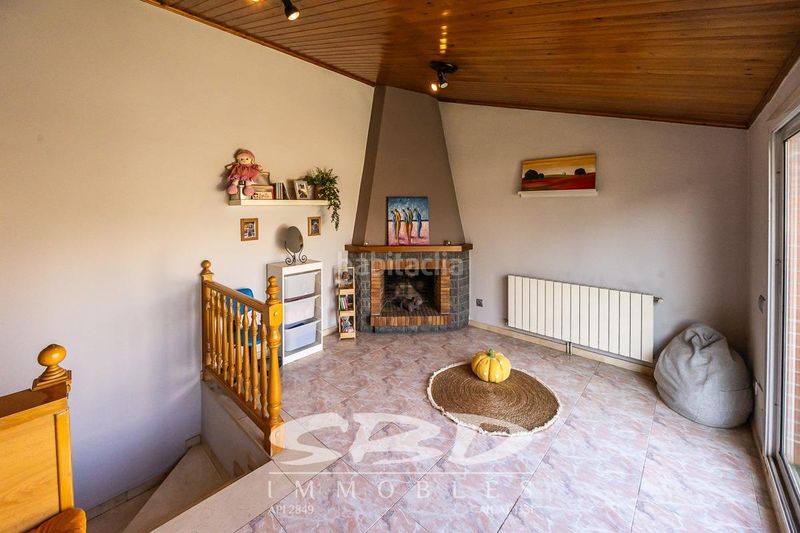 Foto 6b96f0e9-c45f-4a6d-be52-b7e0a3132c75. Casa amb aparcament a Serra d'en Camaró Sabadell