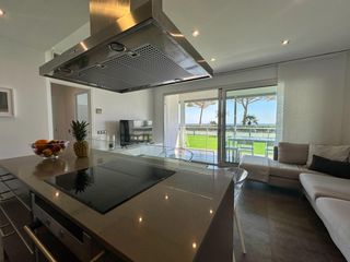 Apartament a Centre-Platja. Moderno apartamento con zona y piscina comunitaria en platja dar