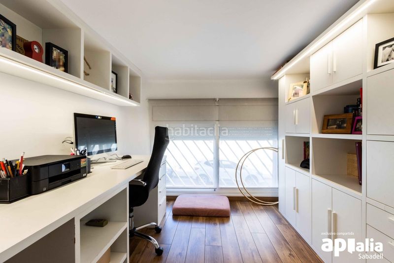 Foto 10fb6f12-06d8-4853-b473-d24d88ef77f7. Casa amb calefacció aparcament a Gràcia Sabadell