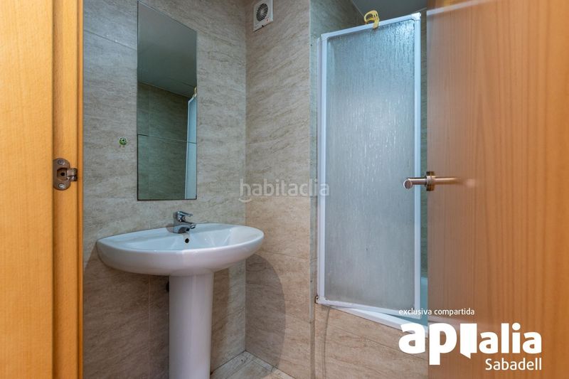 Foto 5685a1f0-cf03-403d-9880-ecbbe5e3f4d3. Casa amb calefacció aparcament a Gràcia Sabadell