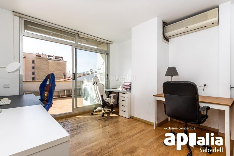 Foto 64faac24-8027-4813-9ff8-aa656a67fa93. Casa amb calefacció aparcament a Gràcia Sabadell