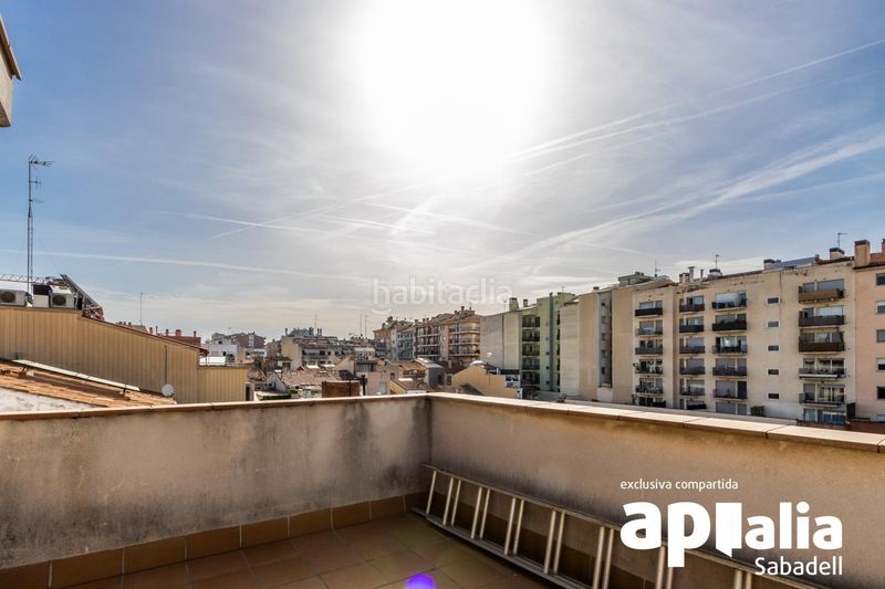 Foto f732e35c-5108-486d-9a76-6a56ac39c4e5. Casa amb calefacció aparcament a Gràcia Sabadell