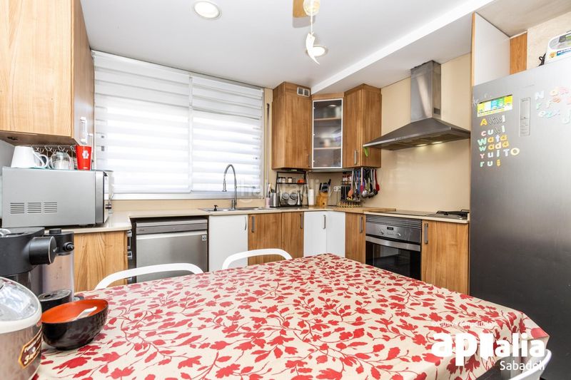 Foto f832af4a-9048-46cb-9dd3-a90d54f78baf. Casa amb calefacció aparcament a Gràcia Sabadell