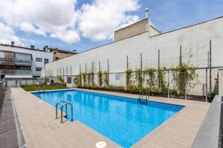 Appartamento in Eixample. Espectacular piso seminuevo con piscina, zona comunitaria, parki