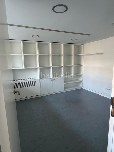 Foto a1b595de-d0b4-41c2-b5bb-6852216de587. Local comercial a Centre Sabadell