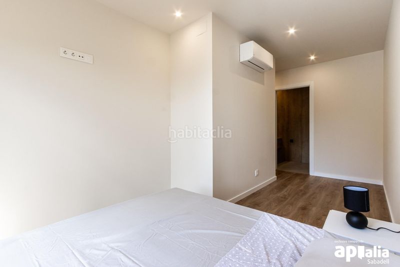 Foto 408abdda-8381-4887-a27c-47bd7aa3bb79. Casa amb calefacció a Centre Sabadell