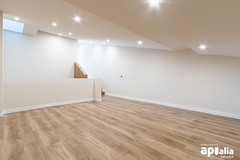 Foto a6bf9aa2-eb4f-4814-ab91-d28c33af0c04. Casa amb calefacció a Centre Sabadell