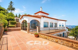 House in S´Agaró. Amplia villa con impresionantes vistas al mar y a la montañana e