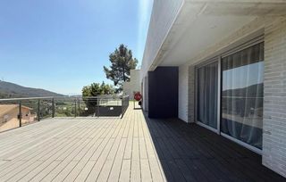 Casa in El Racó-Sant Feliu del Racó. Obra nueva exclusiva diseño, luz y naturaleza en un entorno priv