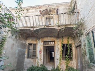 Casa a Centre. Casa señorial en venta en el corazón de palafrugell para reforma
