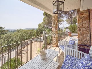 Casa a Lloret Verd - Els Pinars. Villa con gran potencial 2.000 m2 de parcela y espacios sin lími