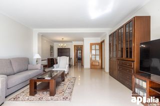 Appartamento in Eixample. Oportunidad única de adquirir un amplio y cómodo piso en una exc