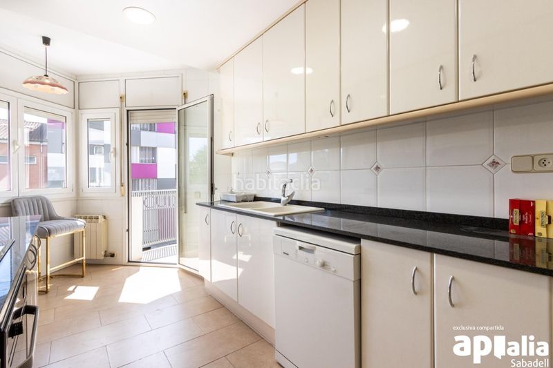 Foto 162bbeab-8572-4734-97a2-d5c9a6776fd1. Appartamento con riscaldamento parcheggio in Eixample Sabadell