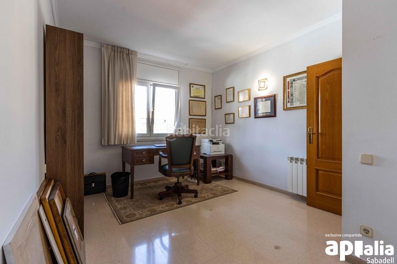Foto 2ce0f3f8-79fe-4838-b330-b2a04595ed7b. Appartamento con riscaldamento parcheggio in Eixample Sabadell