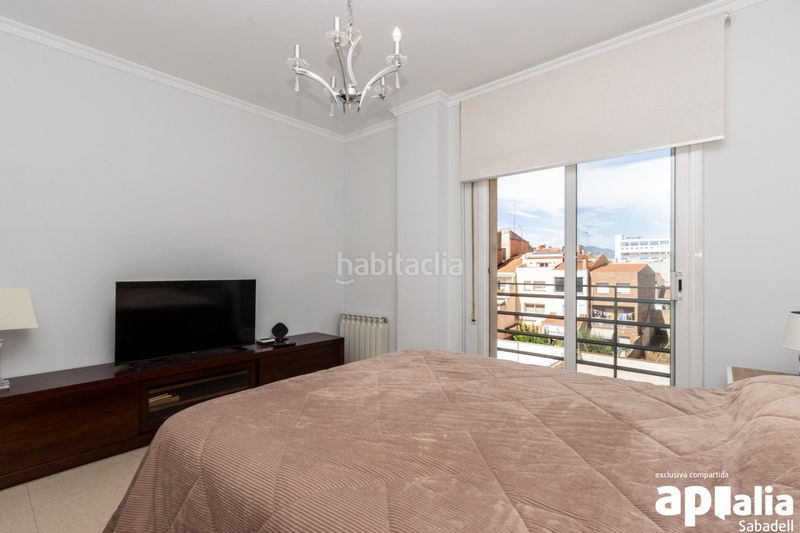 Foto 2d9ee9de-1e3e-4d21-823d-d56670902af2. Appartamento con riscaldamento parcheggio in Eixample Sabadell