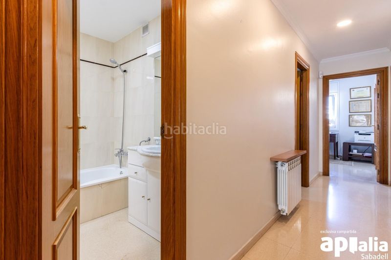 Foto d5ebddac-b93c-4cbb-a1c5-44695ae3bb24. Appartamento con riscaldamento parcheggio in Eixample Sabadell