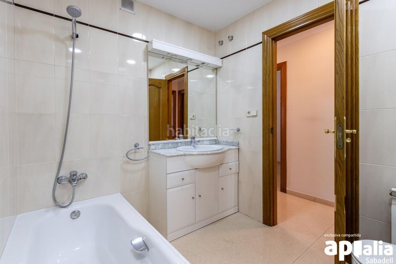 Foto d6427d4b-15b8-4dbd-8d91-ee61cc0de6fd. Appartamento con riscaldamento parcheggio in Eixample Sabadell