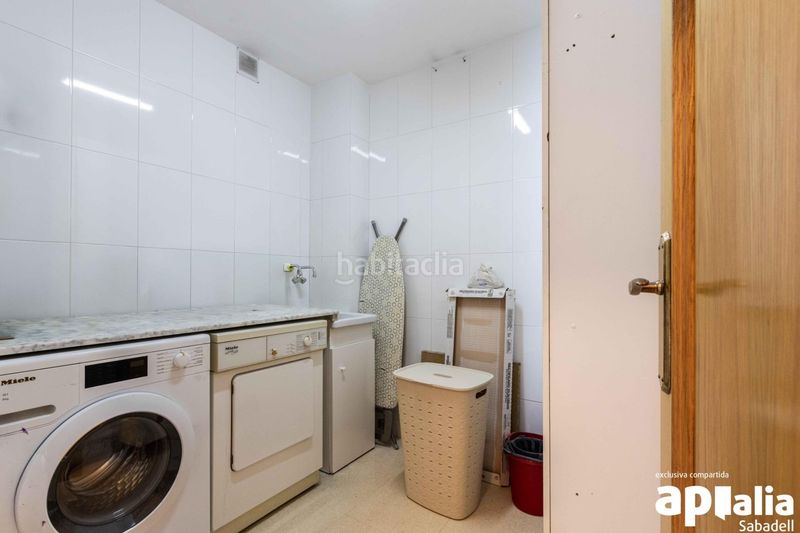 Foto f24ecf3a-e95d-44c9-a8de-7b1056ba5c91. Appartamento con riscaldamento parcheggio in Eixample Sabadell