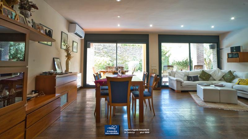 Foto 07dd2662-a898-4233-beff-4b6d79eb2f81. Casa con riscaldamento parcheggio piscina in Alella