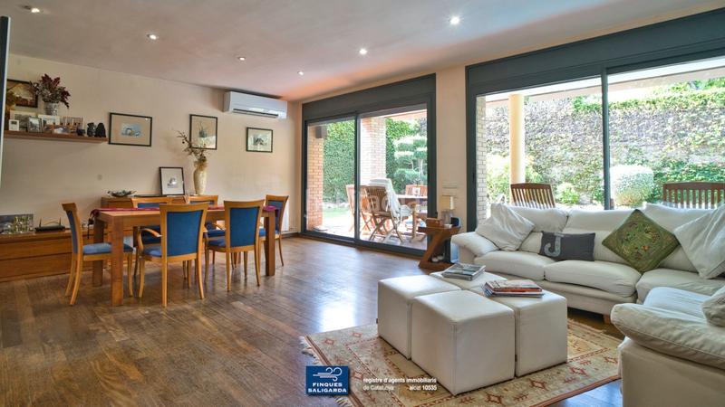 Foto 96b1af4d-402a-4b5b-a165-9c9d250effb3. Casa con riscaldamento parcheggio piscina in Alella