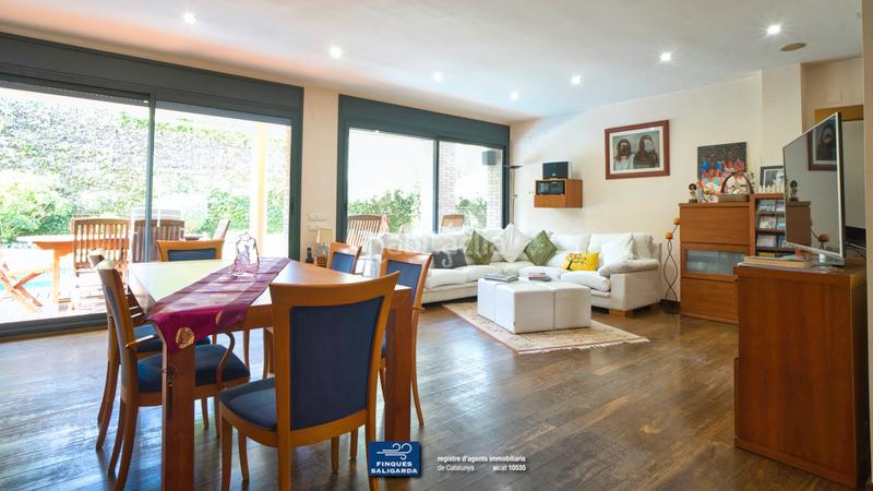 Foto 9e3c52b3-5665-47b9-a98f-7c348004e9c7. Casa con riscaldamento parcheggio piscina in Alella