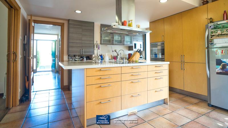 Foto bb6b29fc-b95f-4b9c-9076-c1c373a569b2. Casa con riscaldamento parcheggio piscina in Alella