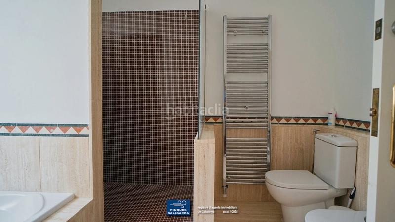 Foto f99175a0-3d58-4b5f-b94f-3b6c8a68fa8b. Casa con riscaldamento parcheggio piscina in Alella