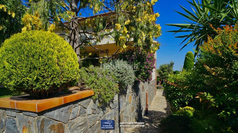 Foto 98beef7b-7fd7-4b57-afbb-2726e5d1bc77. Casa amb calefacció aparcament a Canovelles