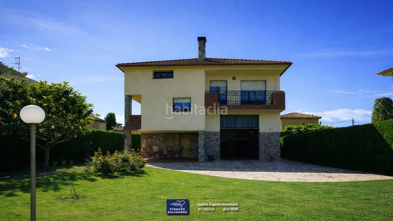 Foto a43ab6f3-3533-4645-8482-0375e1b22be5. Casa amb calefacció aparcament a Canovelles