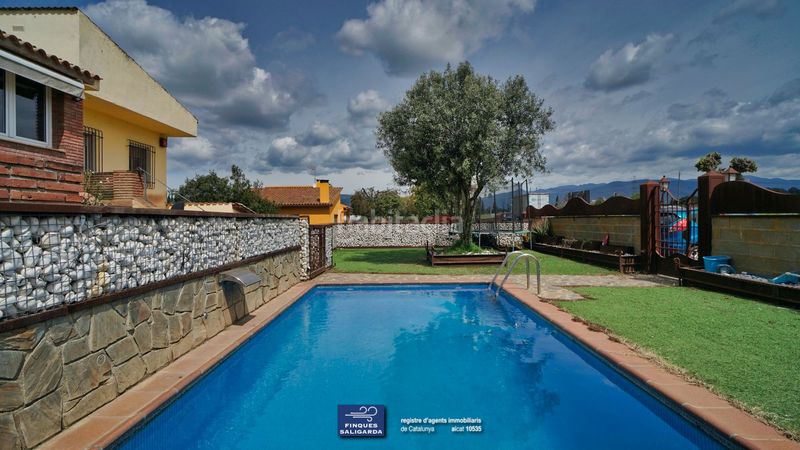 Foto 45c53b68-1d94-491d-8490-960e4c589ca1. Casa amb aparcament piscina a Canovelles