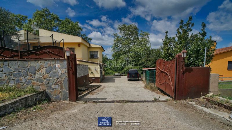 Foto 6105944b-fcbb-4a91-a4b5-35fc52fa0d9b. Casa amb aparcament piscina a Canovelles