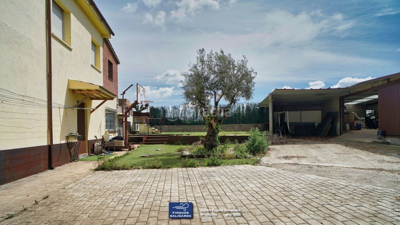 Foto 7e093bf8-39c2-4721-a493-ce1f75b03f02. Casa amb aparcament piscina a Canovelles