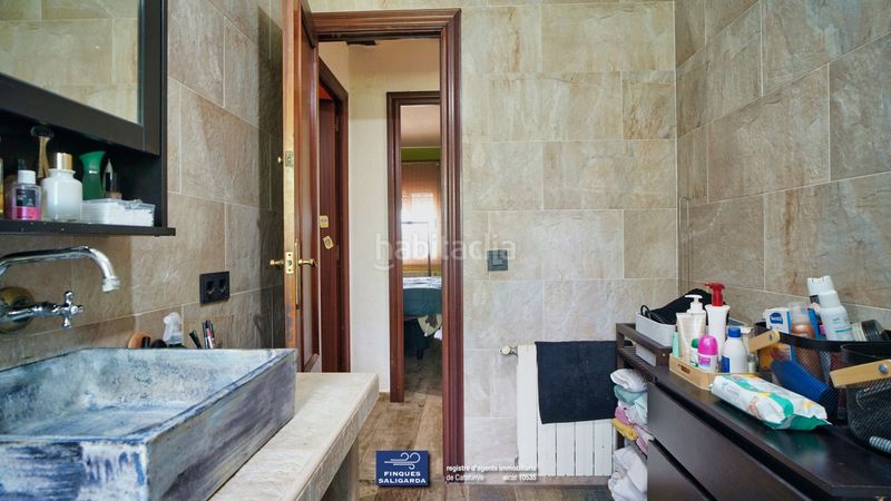 Foto a76858cc-6a45-45a9-bcb6-f79a159d3b95. Casa amb aparcament piscina a Canovelles