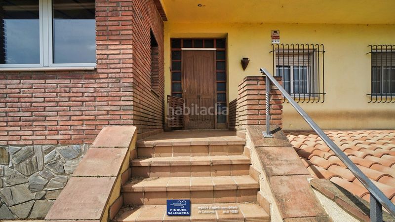 Foto b29d74a4-bfb4-4e5c-acec-443267e90150. Casa amb aparcament piscina a Canovelles