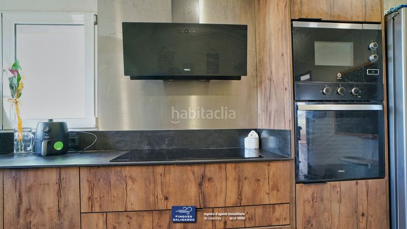 Foto dccce853-f93f-42e7-9551-efe31a7a227f. Casa amb aparcament piscina a Canovelles