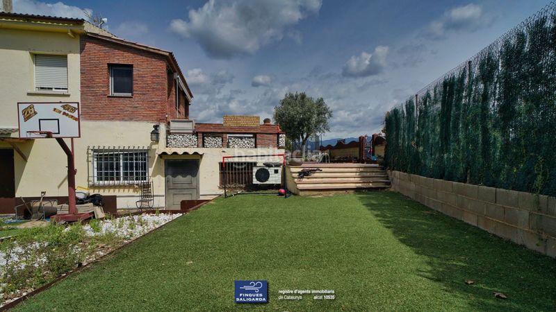 Foto efef3cae-a84e-4cd1-9617-4de66d4932f2. Casa amb aparcament piscina a Canovelles