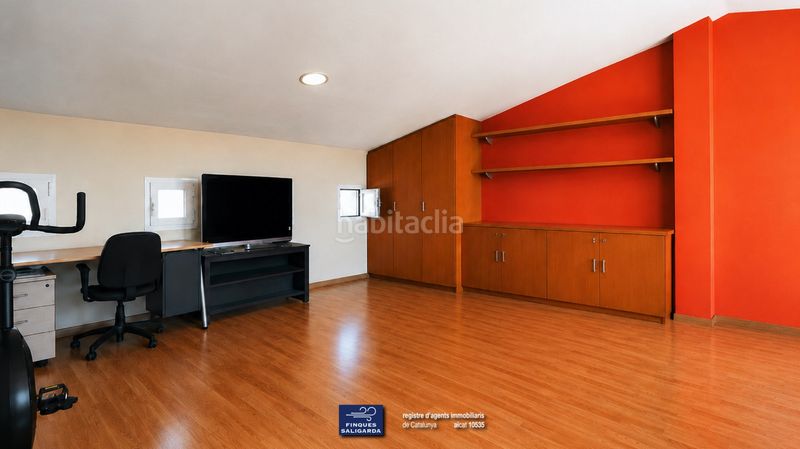 Foto b6ca9bb5-396a-4978-baf2-e25454d919e9. Casa adossada amb calefacció aparcament a Parets del Vallès