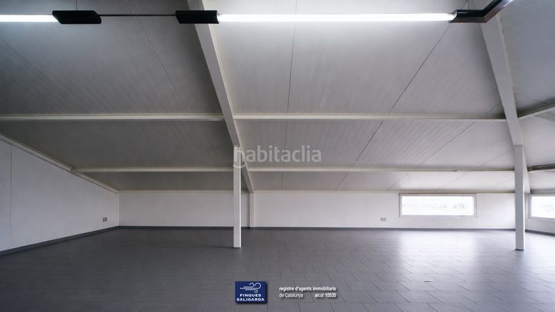 Foto e95dc38d-54f5-4a81-a17d-cad2c3e14f17. Edifici a Congost Granollers