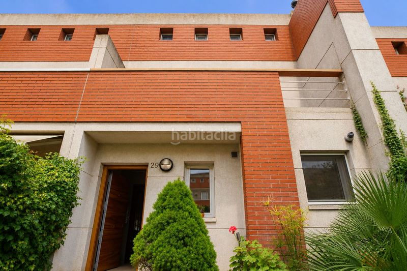 Foto d6bd0ba6-b3dd-46af-847e-4a305b848e44. Casa adossada amb calefacció aparcament a Parets del Vallès