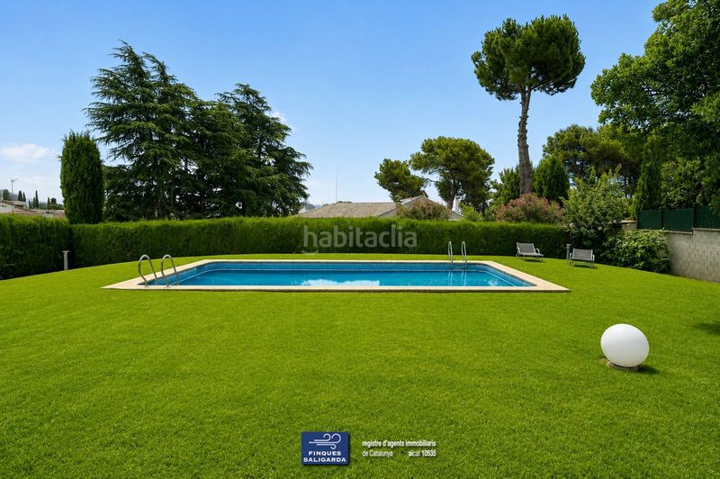 Foto 2a22777d-351a-4780-87d4-d20f407f97fd. Casa amb calefacció aparcament piscina a Canovelles