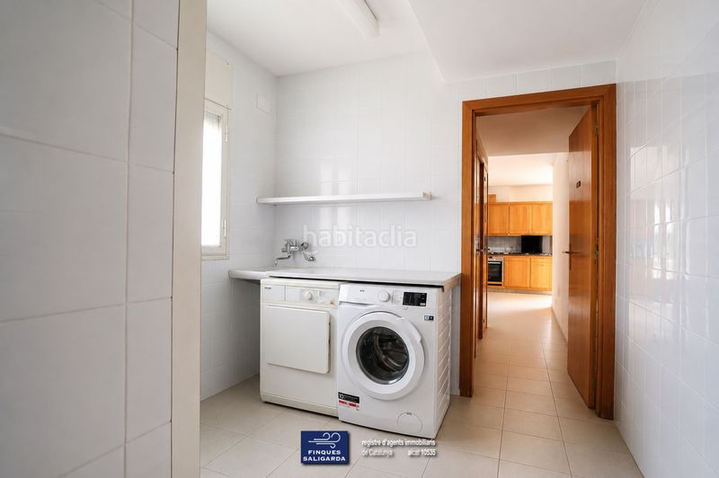Foto 3d5cd9c5-13b9-4428-bba9-d0afaee52826. Casa amb calefacció aparcament piscina a Canovelles