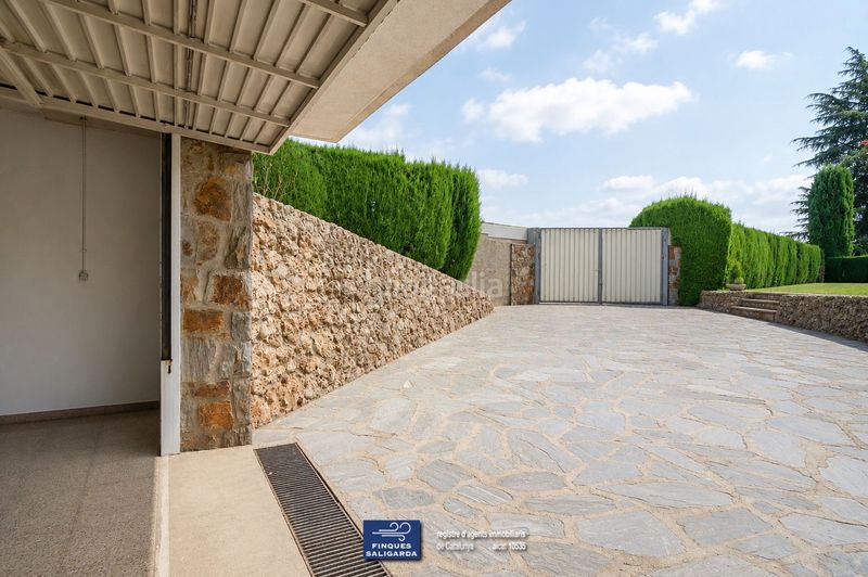 Foto 4d234bbf-e57c-4d1e-85e2-8d1b3e2a72a4. Casa amb calefacció aparcament piscina a Canovelles