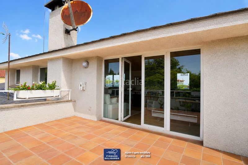 Foto 590f452b-df86-4123-b056-137cb9a53d77. Casa amb calefacció aparcament piscina a Canovelles